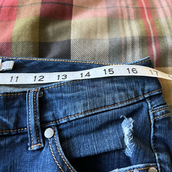 Distressed jeans - Picture 3 of 9